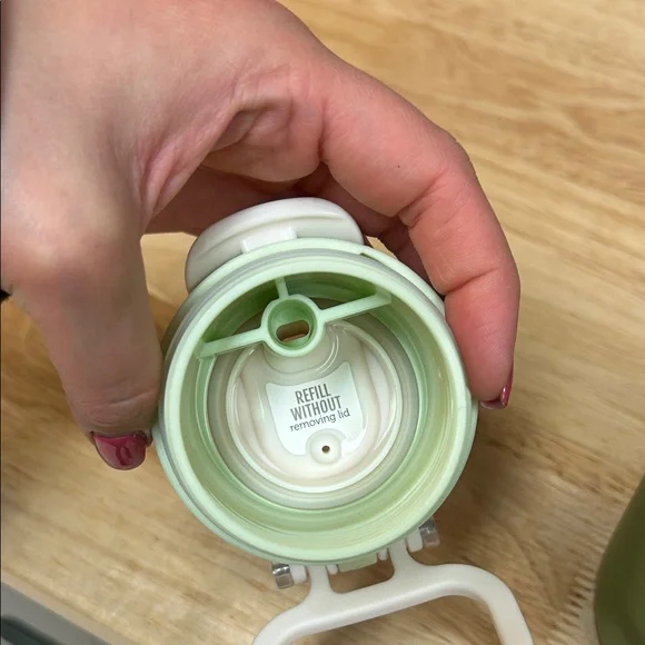 Ello Sage Green Water Bottle with Flip Lid - Picture 6 of 8